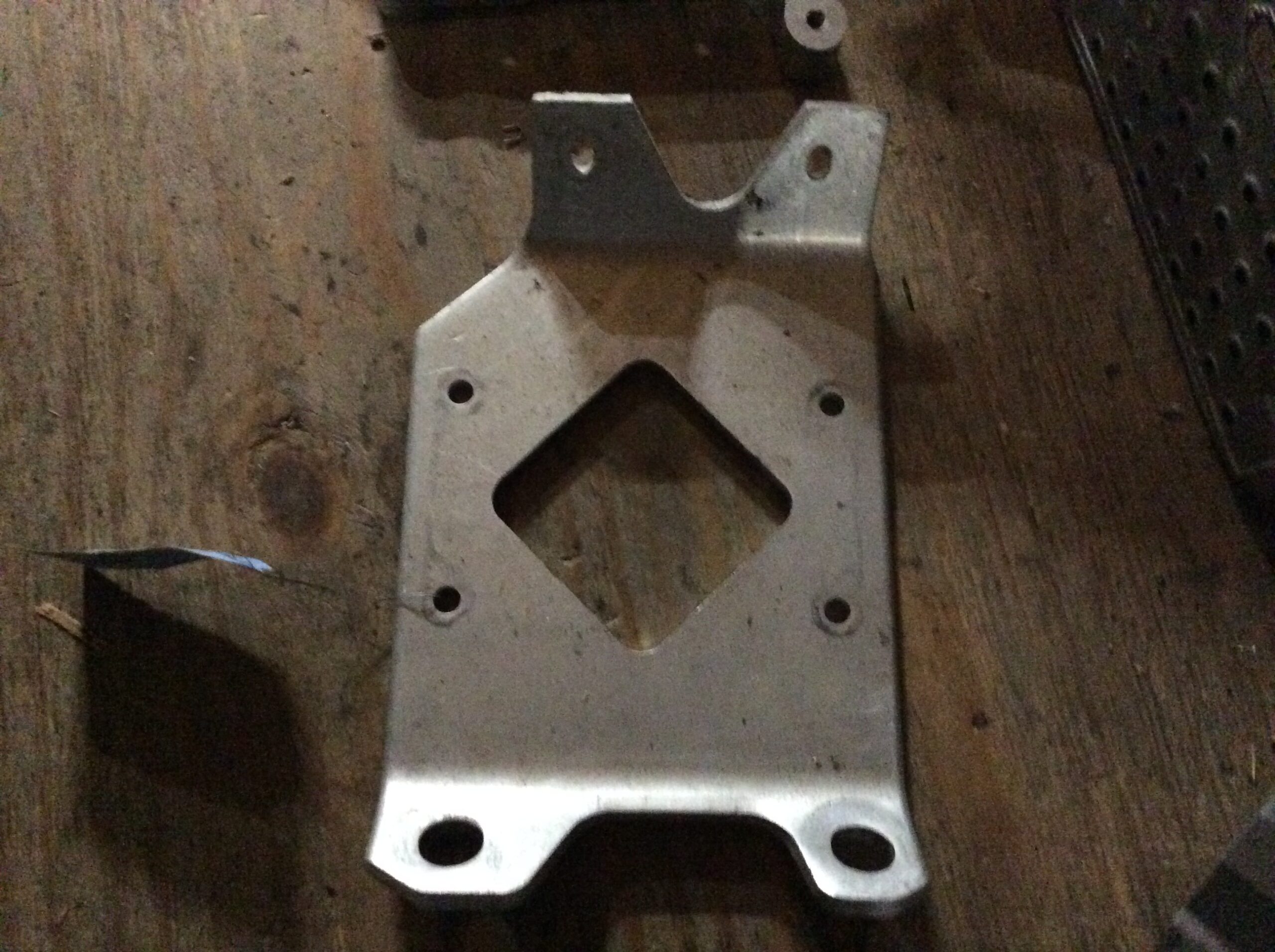 1998 Polaris INDY 500 L/C Motor Mount Plate - Image 2
