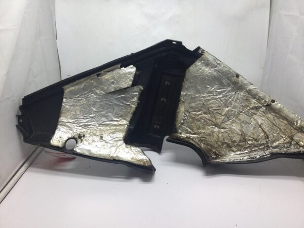 1984 Yamaha RIGHT FRONT SIDE PANEL - Image 4