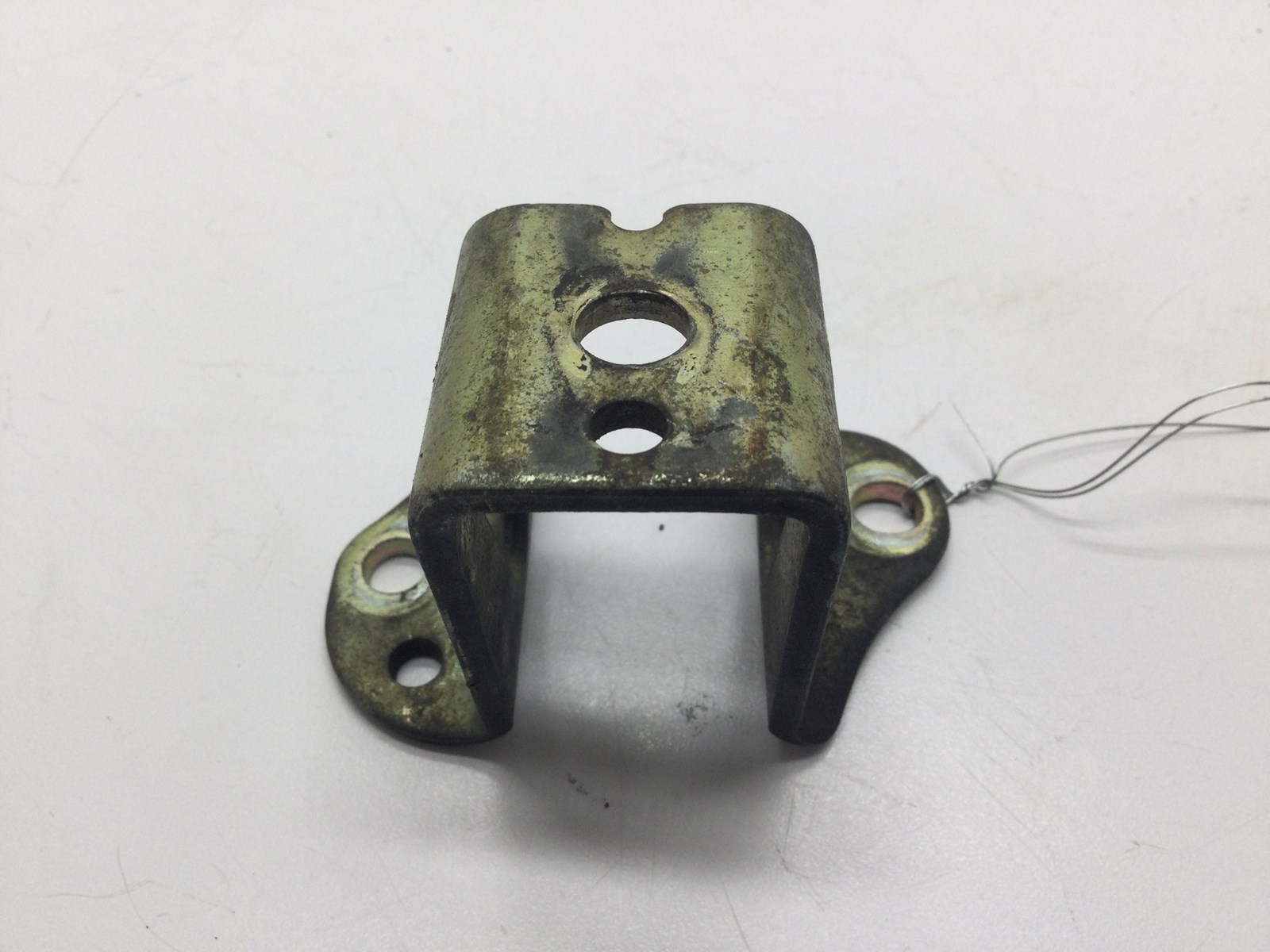 1998 Yamaha Upper Front Motor Mount Bracket - Image 2