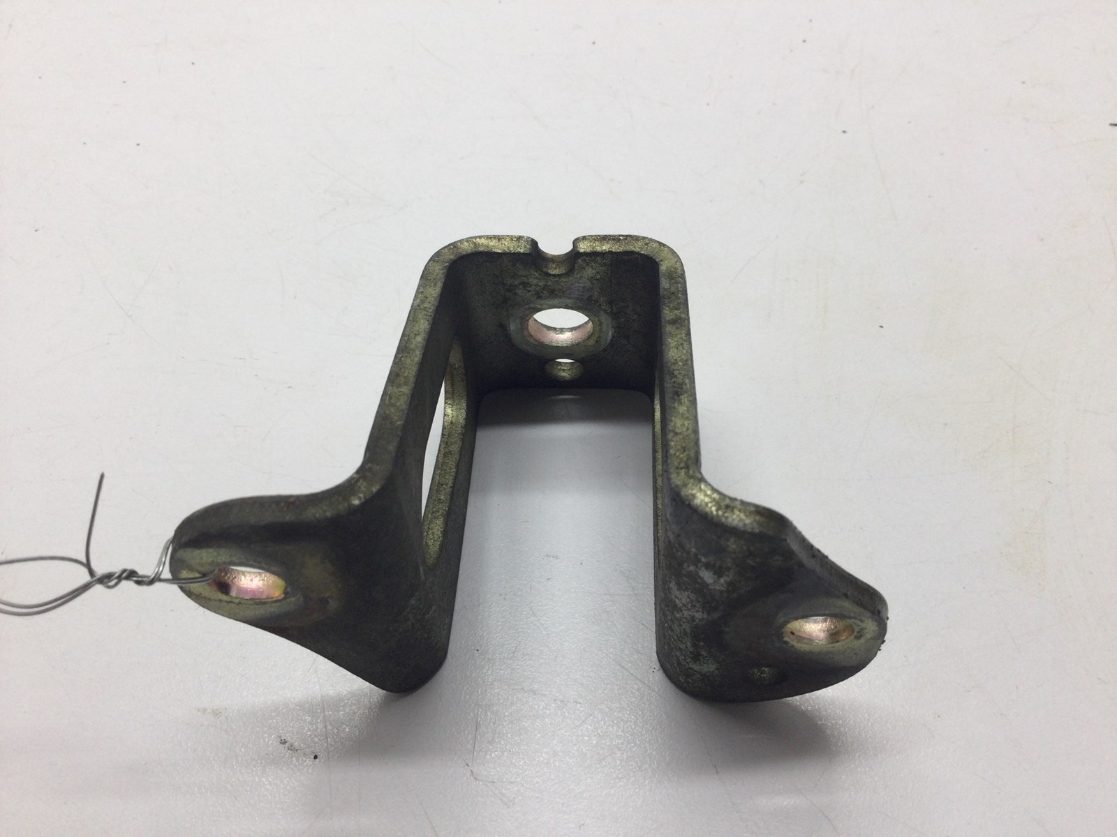 1998 Yamaha Upper Front Motor Mount Bracket - Image 4