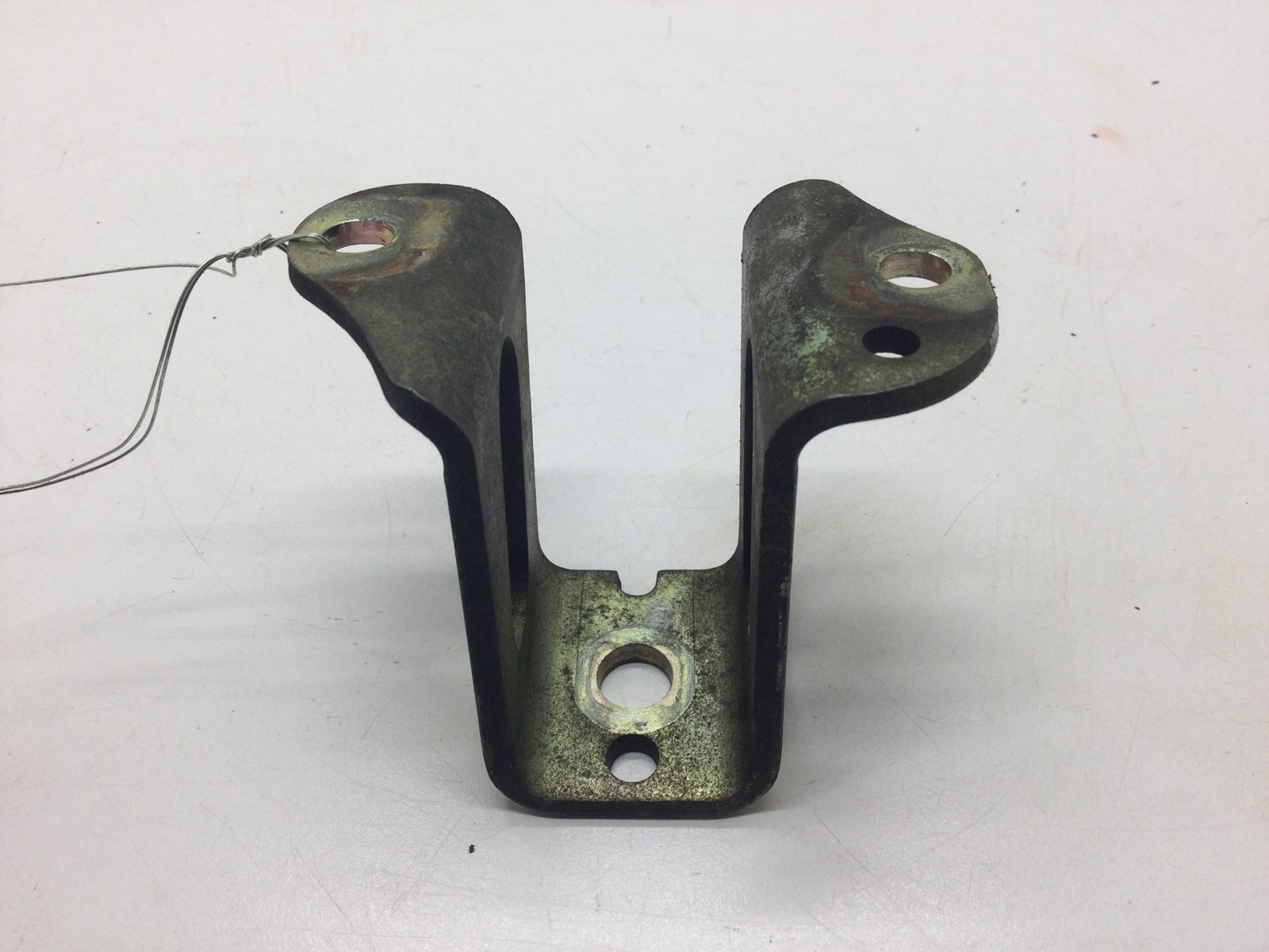 1998 Yamaha Upper Front Motor Mount Bracket - Image 5