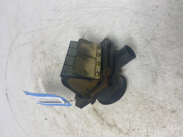 2002 Polaris Reed Valve w/ Carburetor Mounting Flange - Image 2