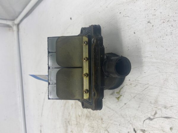 2002 Polaris Reed Valve w/ Carburetor Mounting Flange - Image 5