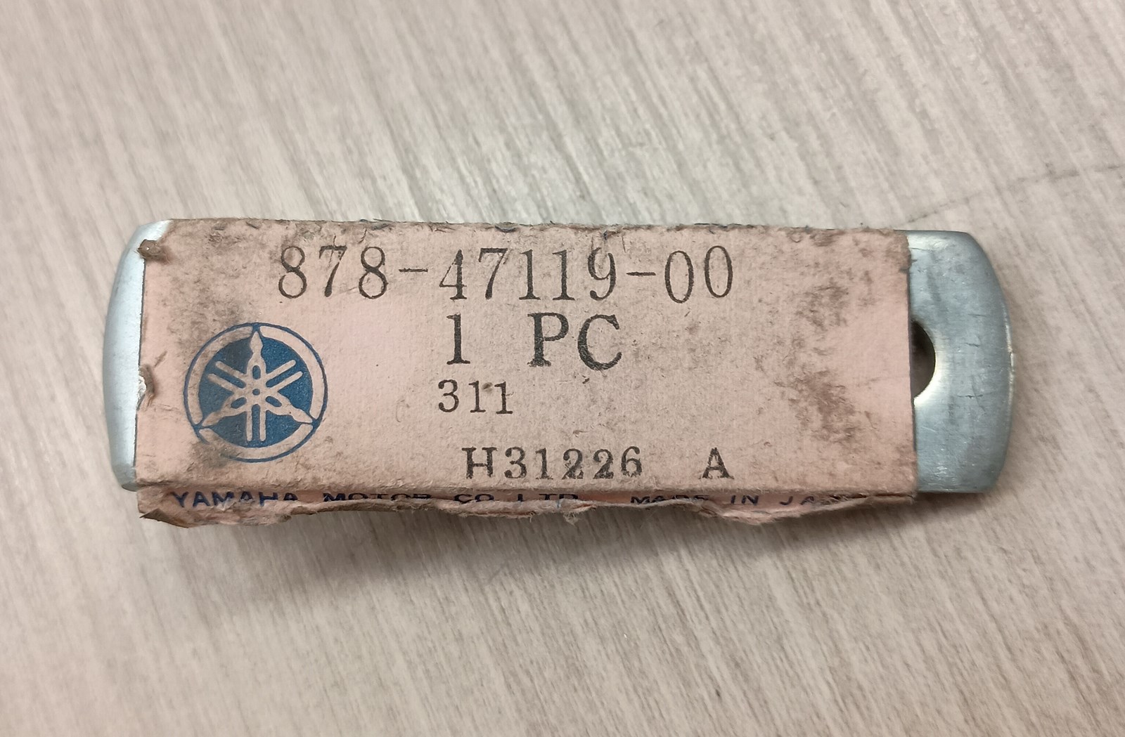 NOS Track Guide Clip