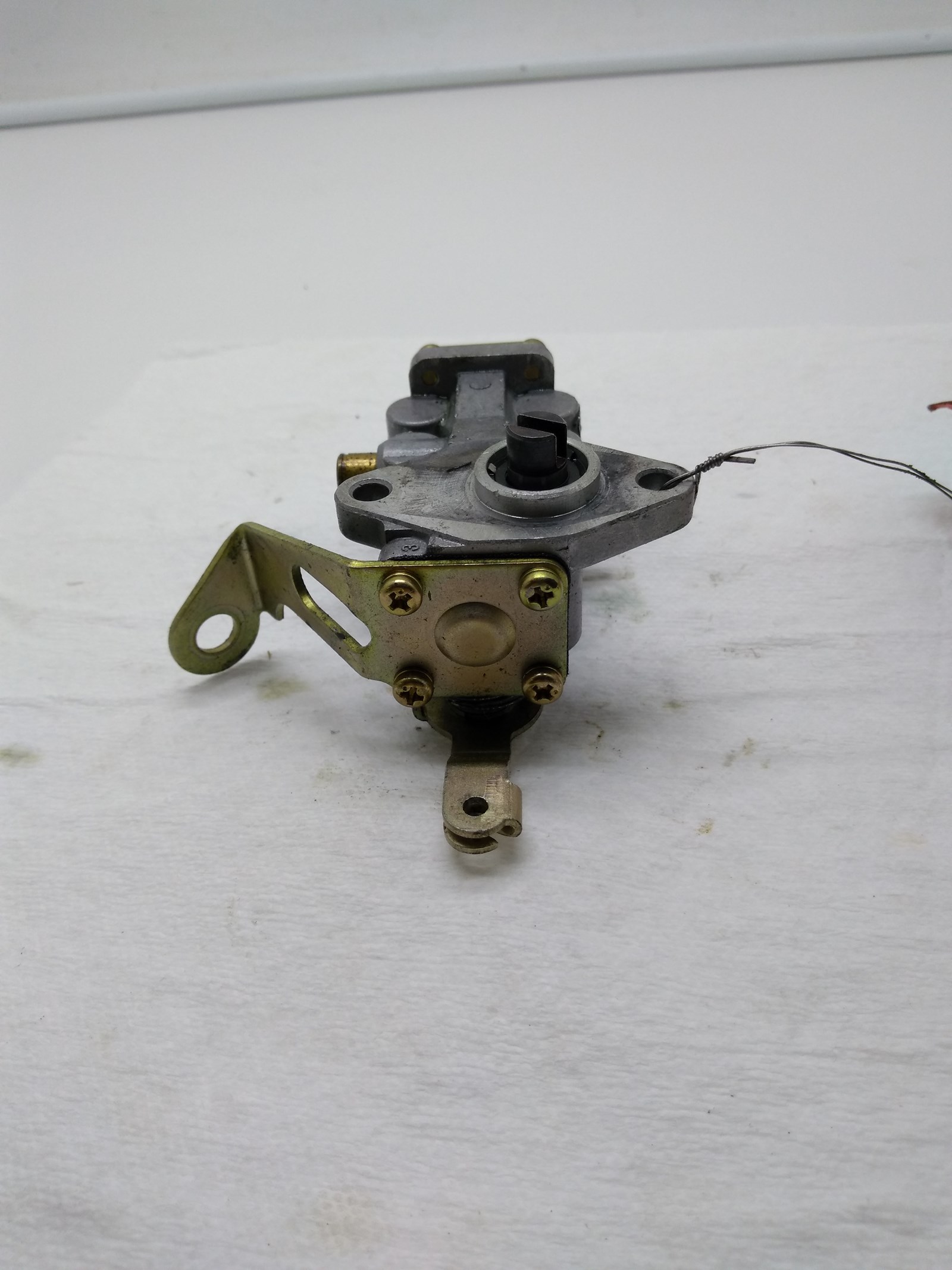 1998 Yamaha Oil Pump - Image 4