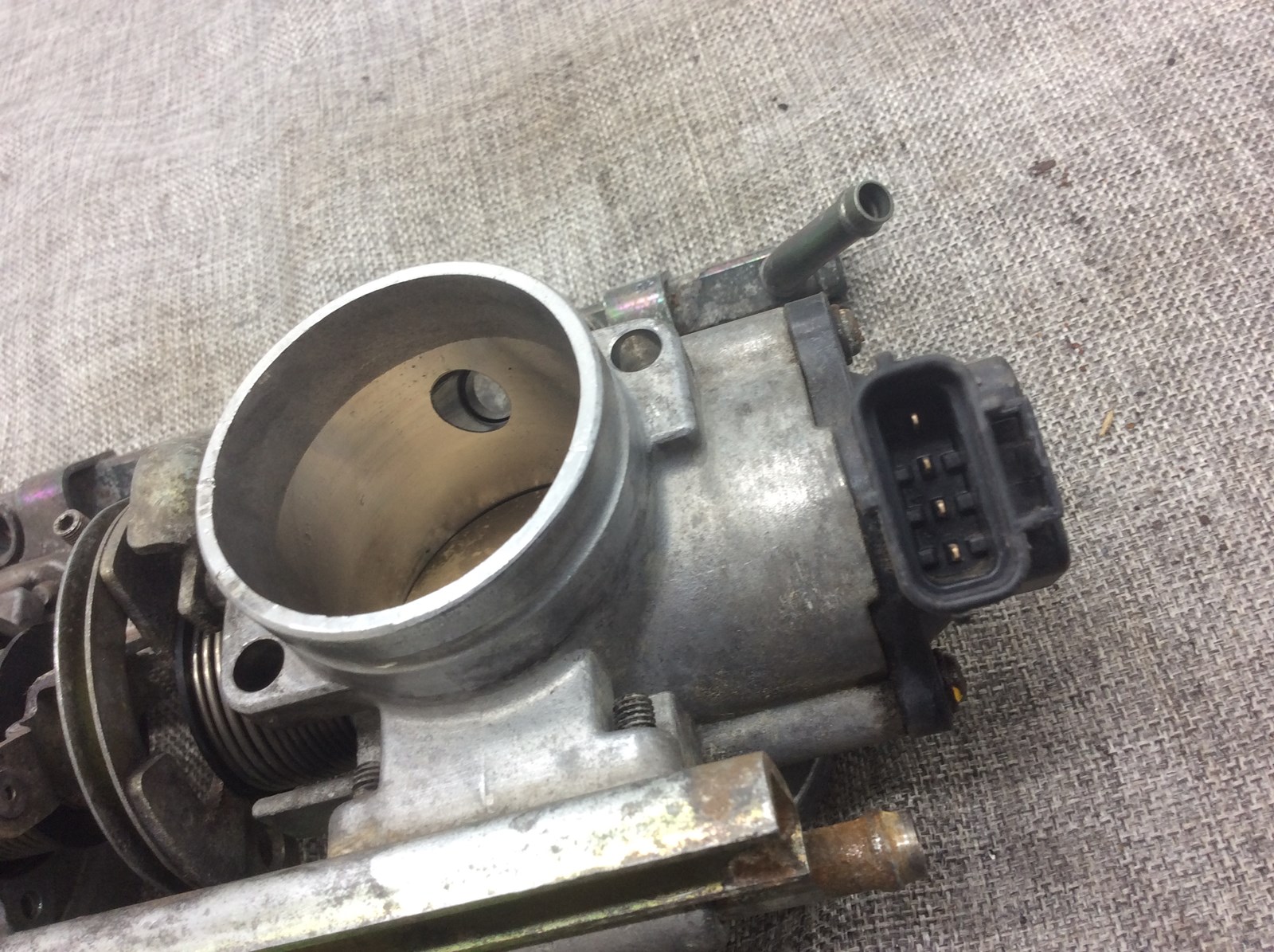2003 Arctic Cat Throttle body - Image 2