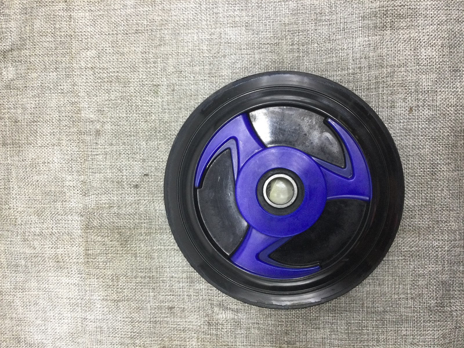 Idler Wheel 178mm - Blue YAMAHA
7" 6004 bearing - Image 2