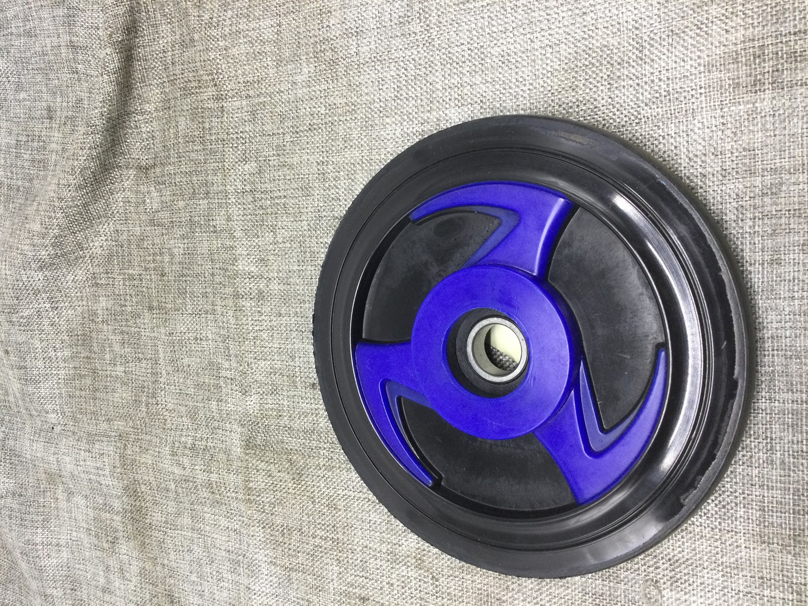 Idler Wheel 178mm - Blue YAMAHA
7" 6004 bearing - Image 3
