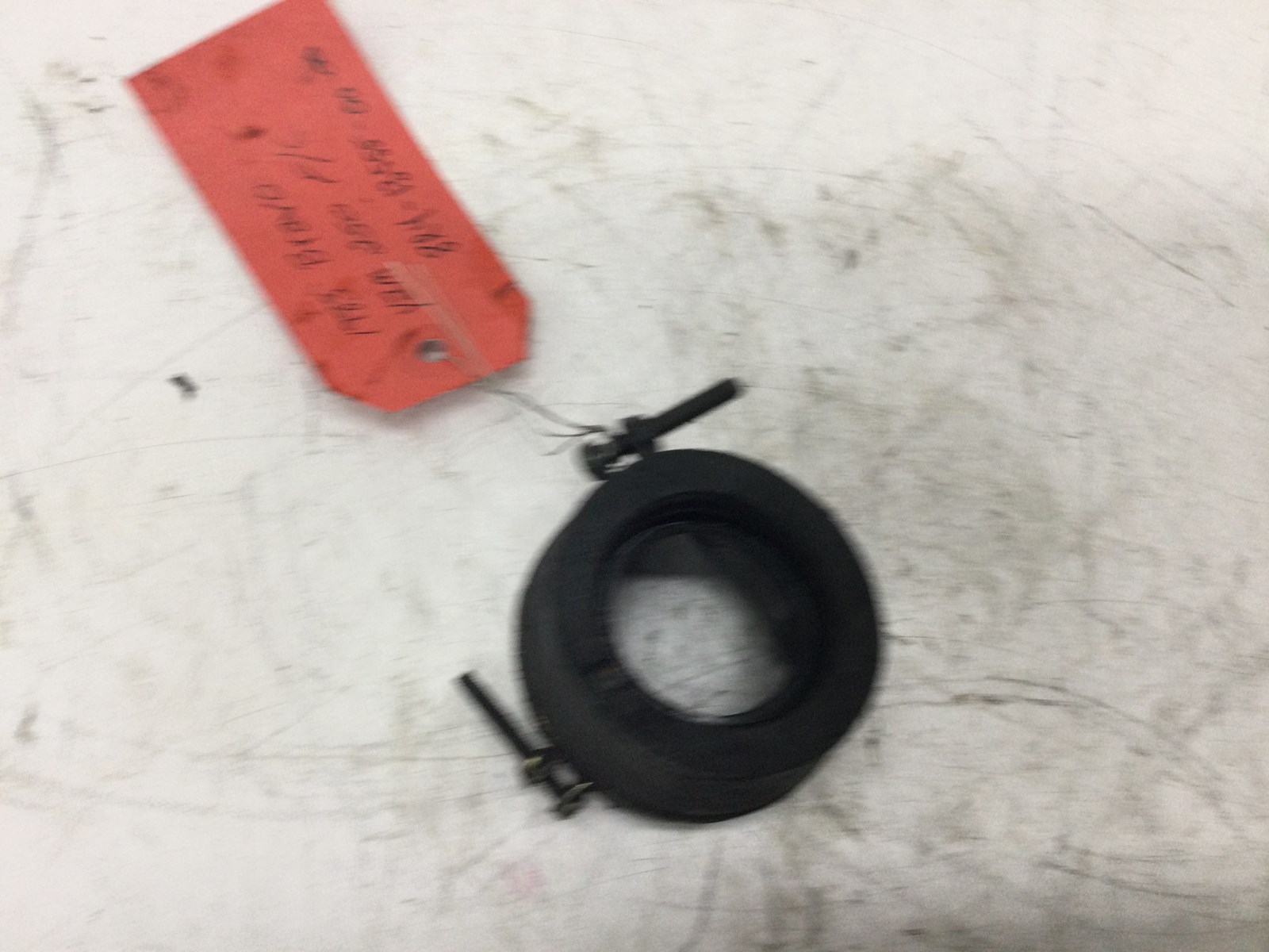 1982 Yamaha Carb Mounting Flange - Image 3