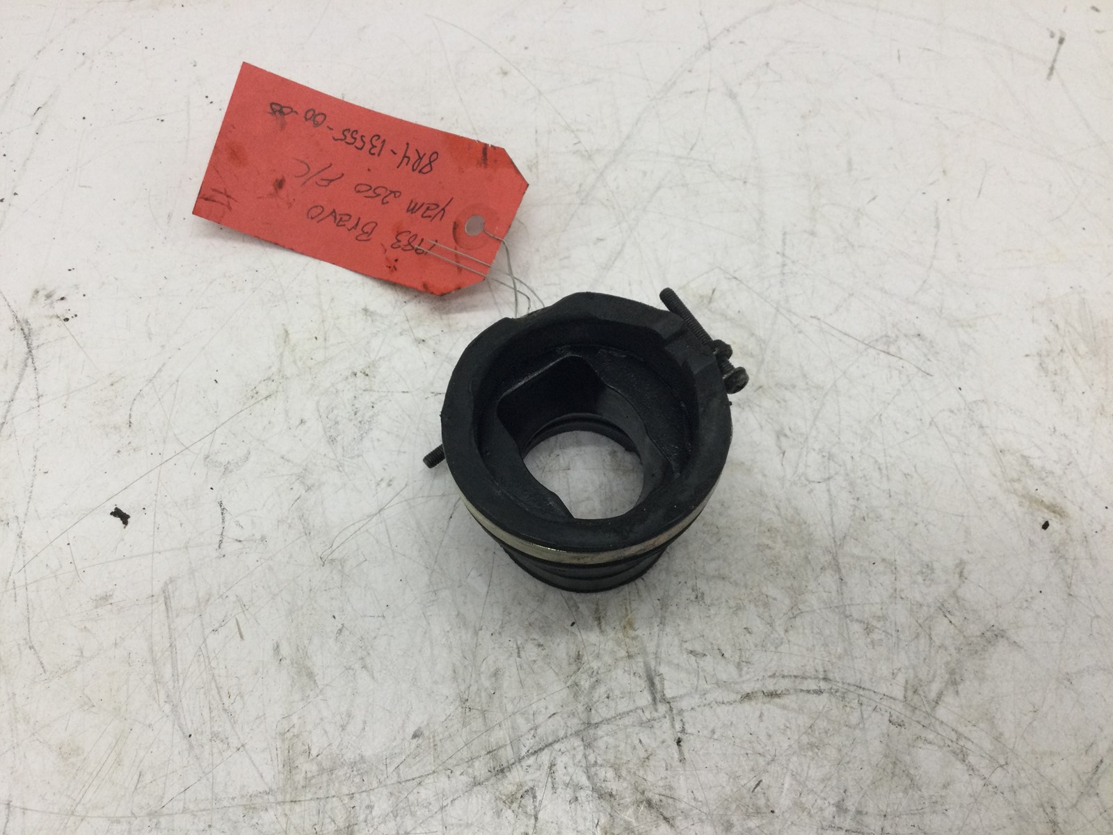 1982 Yamaha Carb Mounting Flange - Image 4