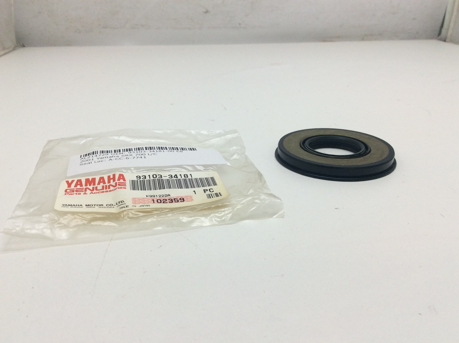 2001 Yamaha Crankshaft Oil Seal - Image 5