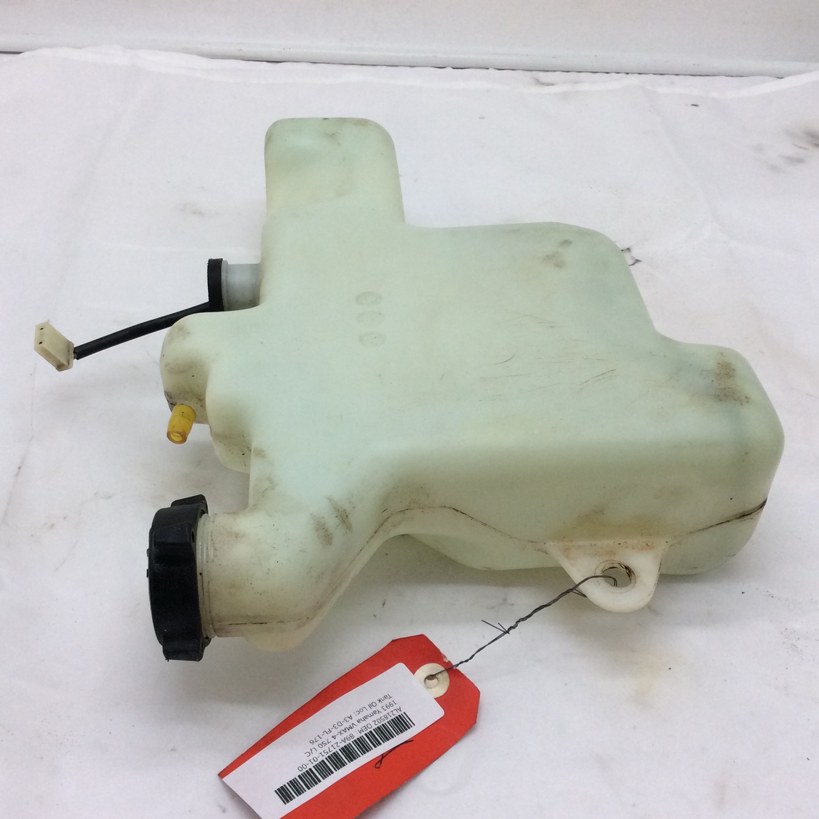 1993 Yamaha Oil Tank - Image 3