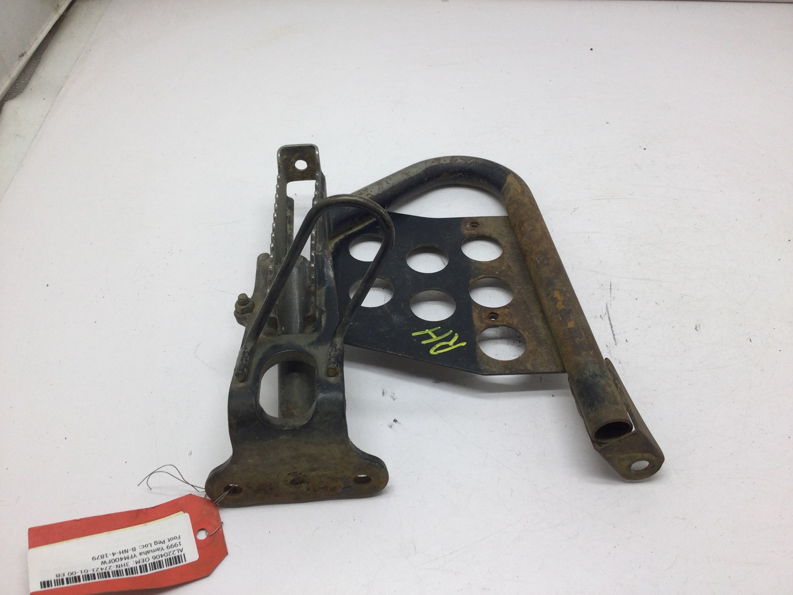1999 Yamaha RH Footrest - Image 2