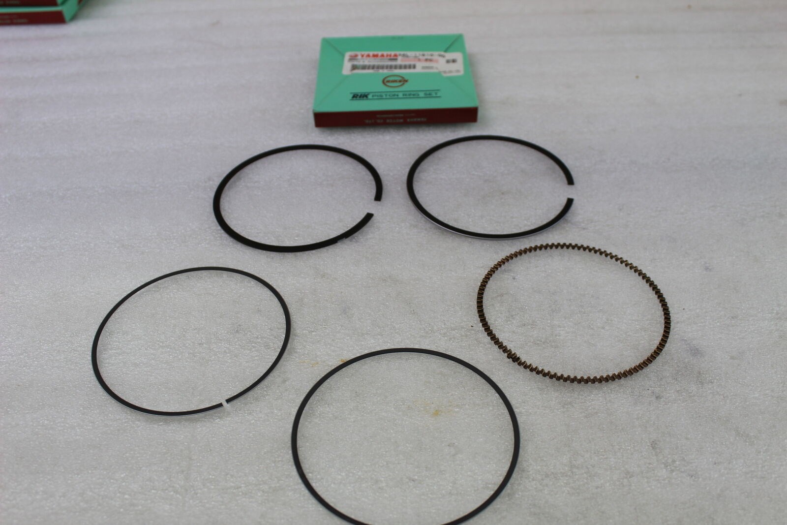 2000 Yamaha PISTON RINGSET STD - Image 2