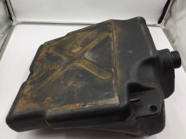 1986 Yamaha INVITER 300 L/C Gas Tank - Image 4