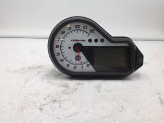 2004 Yamaha Speedo/Tach-7061 miles