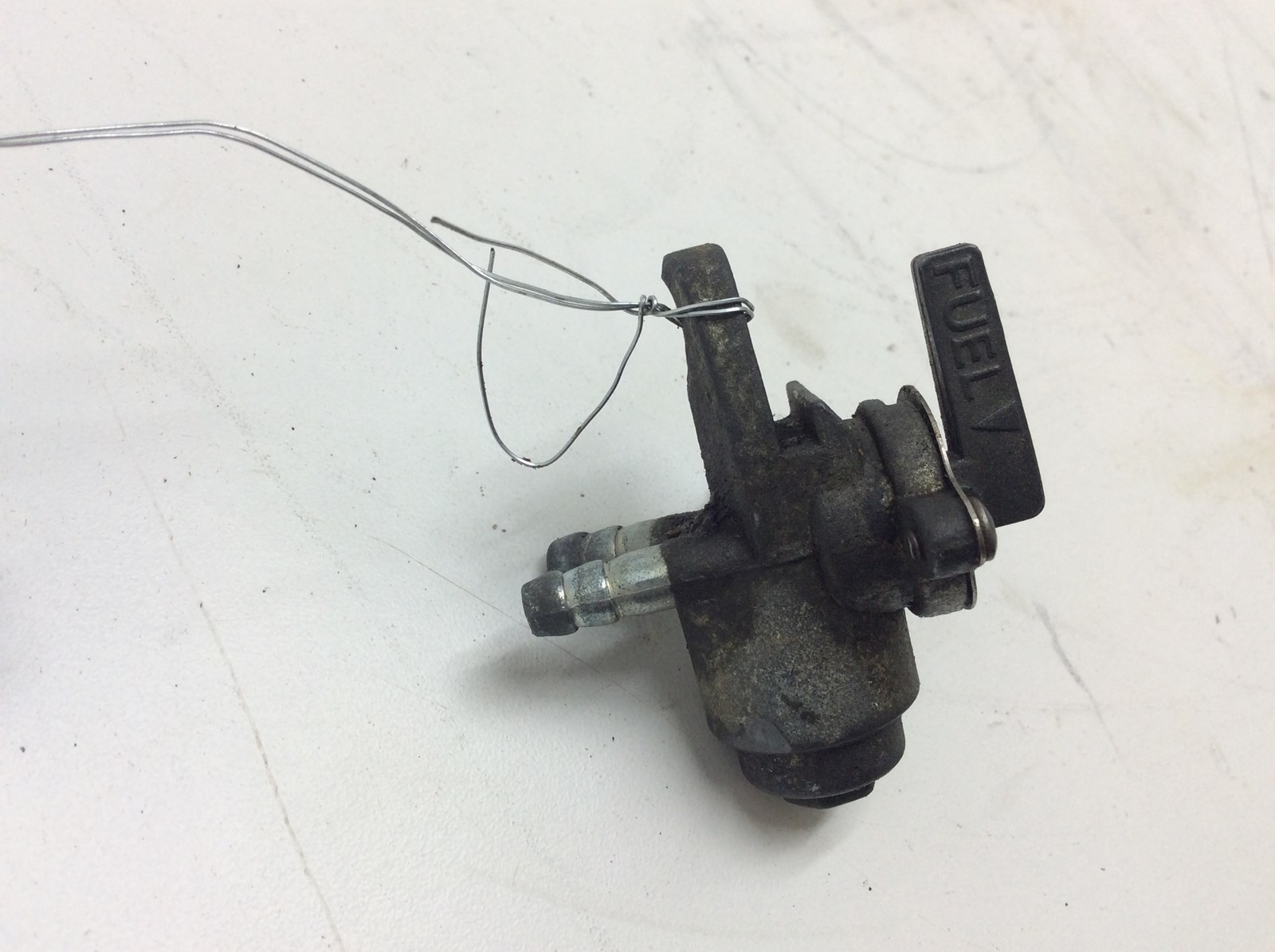 2005 Polaris Manual Fuel Cup Assembly - Image 4