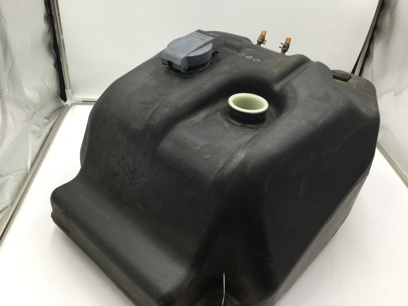 1997 Yamaha gas tank - Image 3