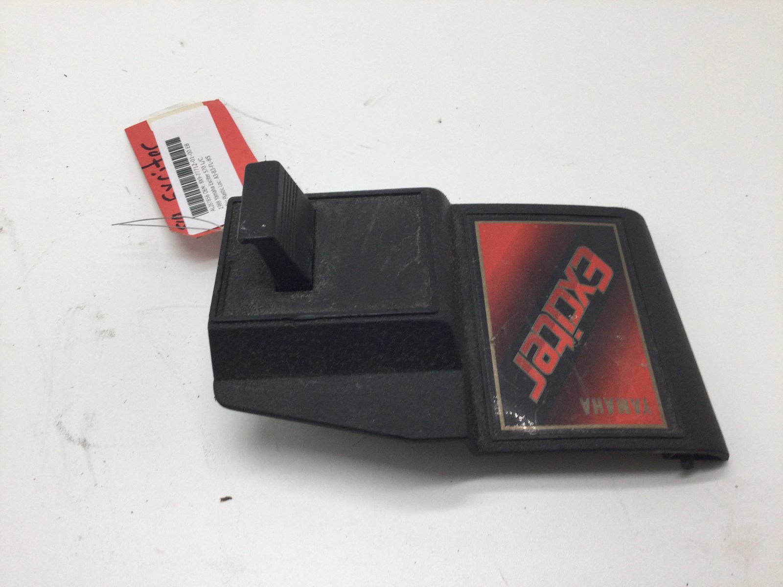 1988 Yamaha GAS TANK CAP COVER - Image 3