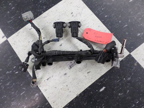 2008 Yamaha fuel rail