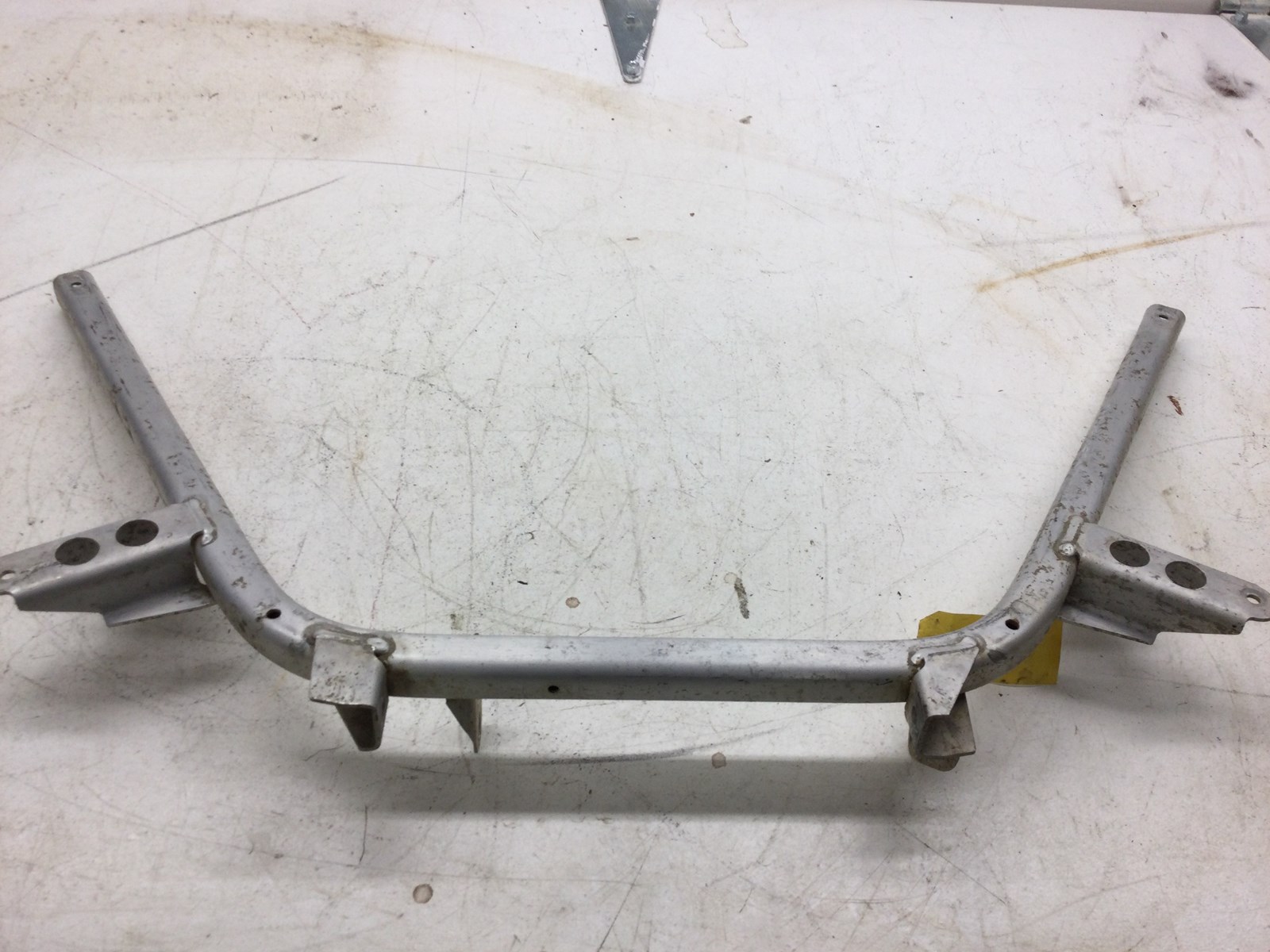 2007 Can-Am front fender support - Outlander 650 XT