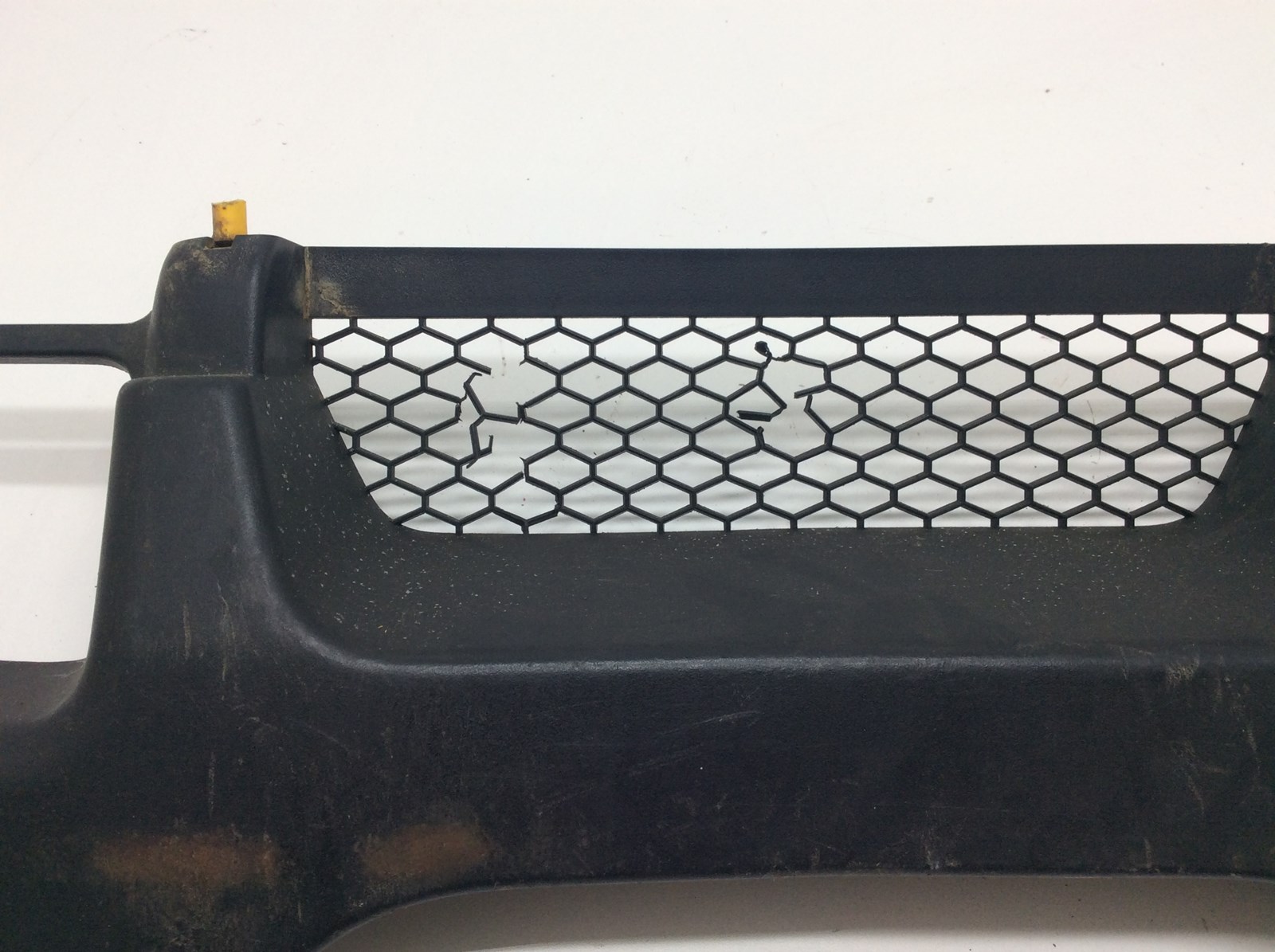 2004 Honda front grille - Image 2