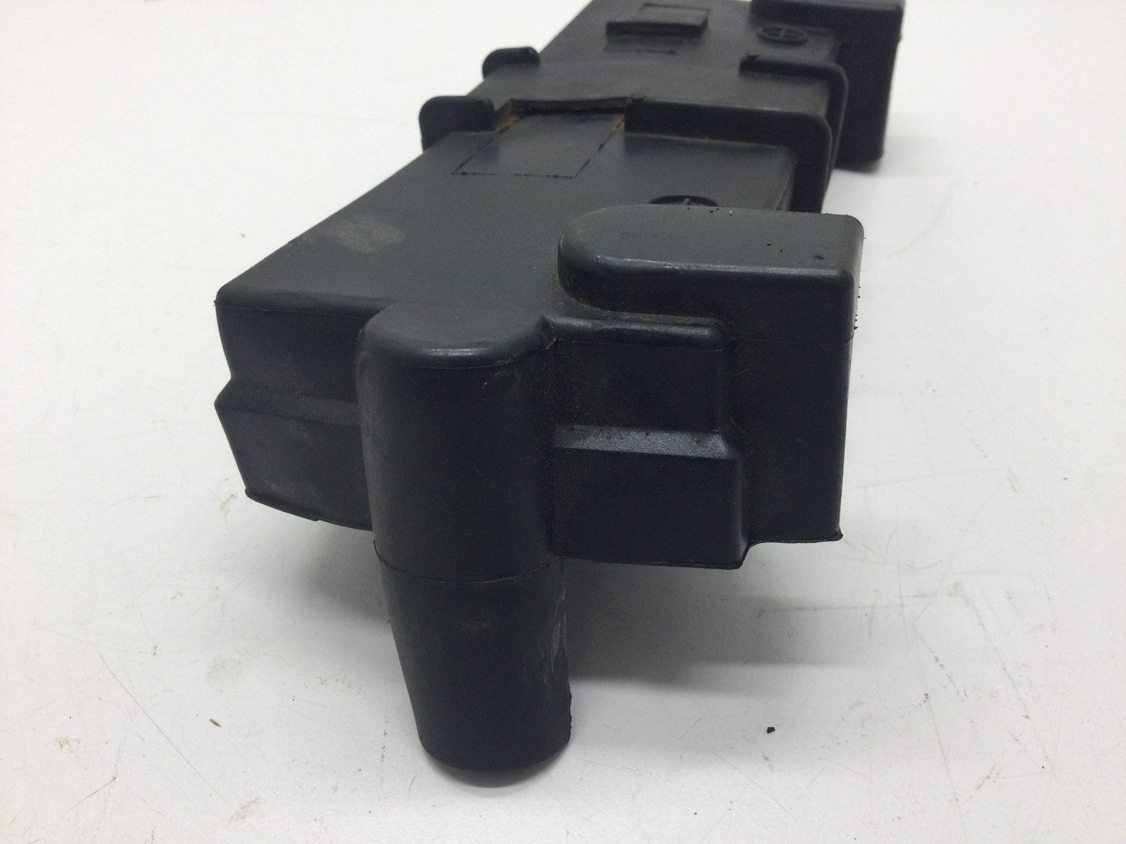 2000 Yamaha Battery Cover - Image 3