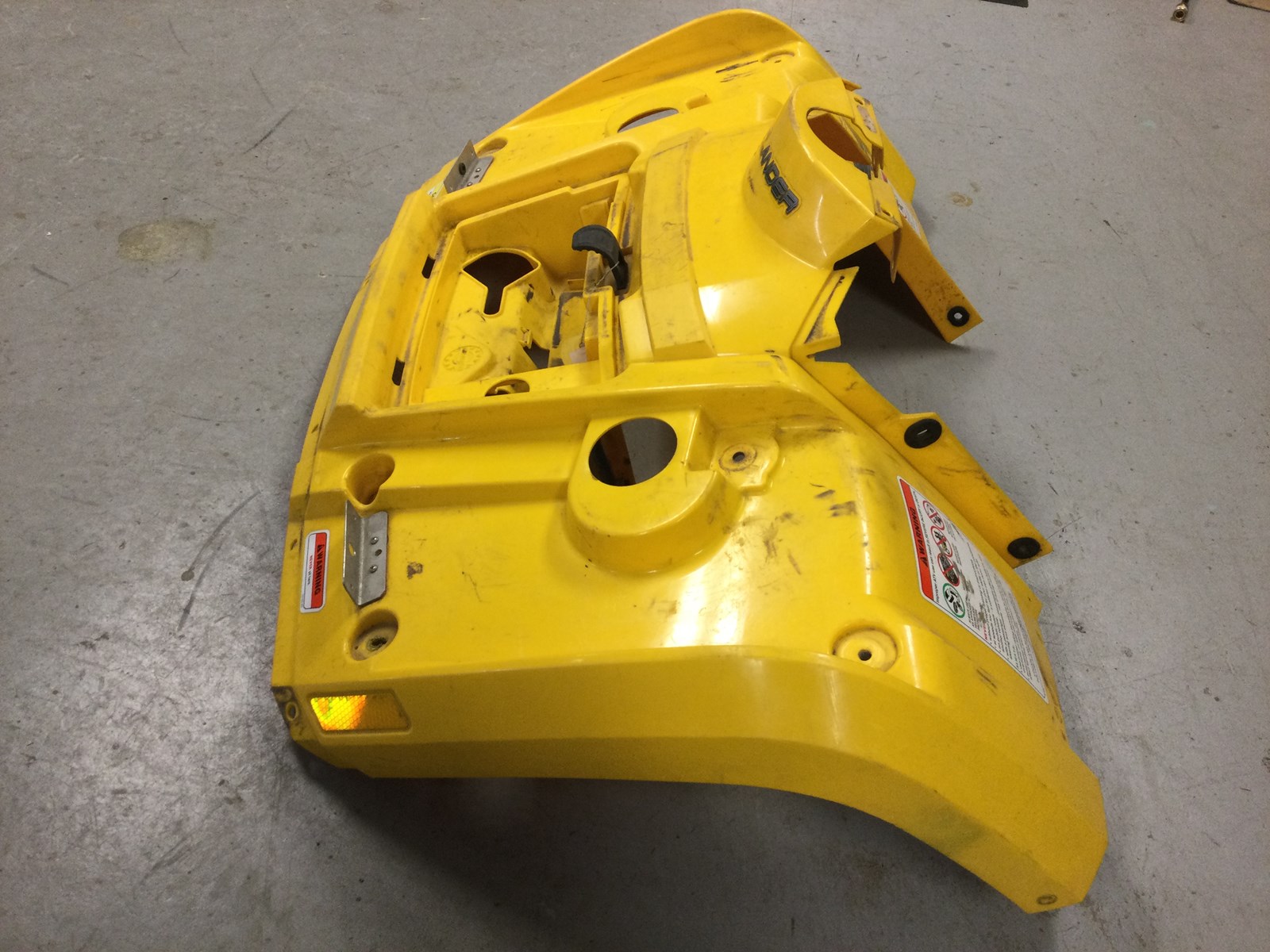 2004 Can-Am front fender - Outlander330 (4X4) - Image 2