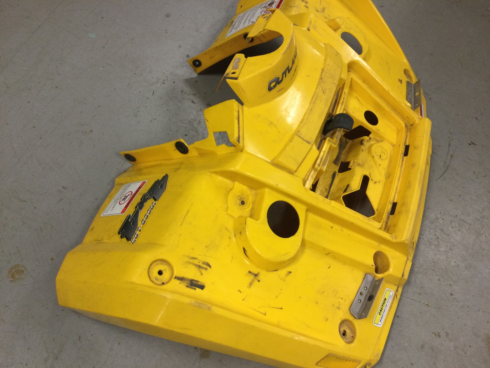 2004 Can-Am front fender - Outlander330 (4X4) - Image 4