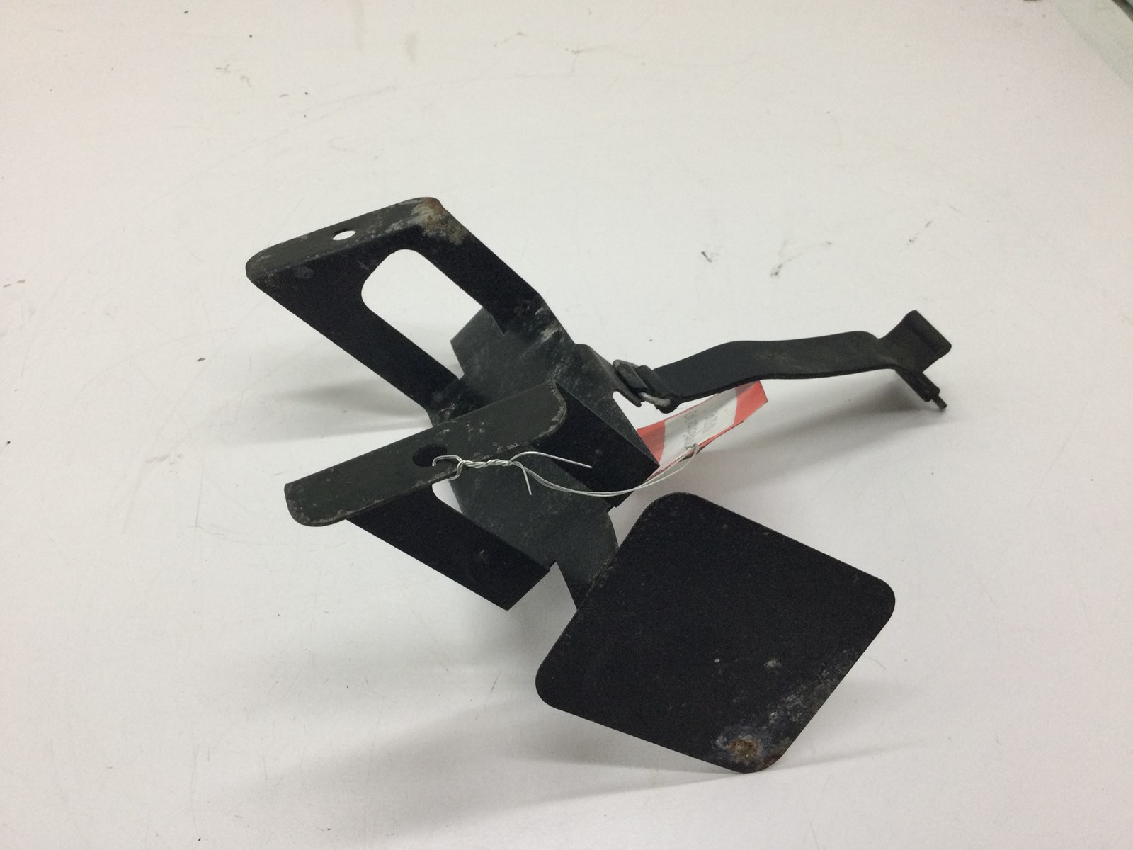 1987 Yamaha Tool Box Bracket - Image 2