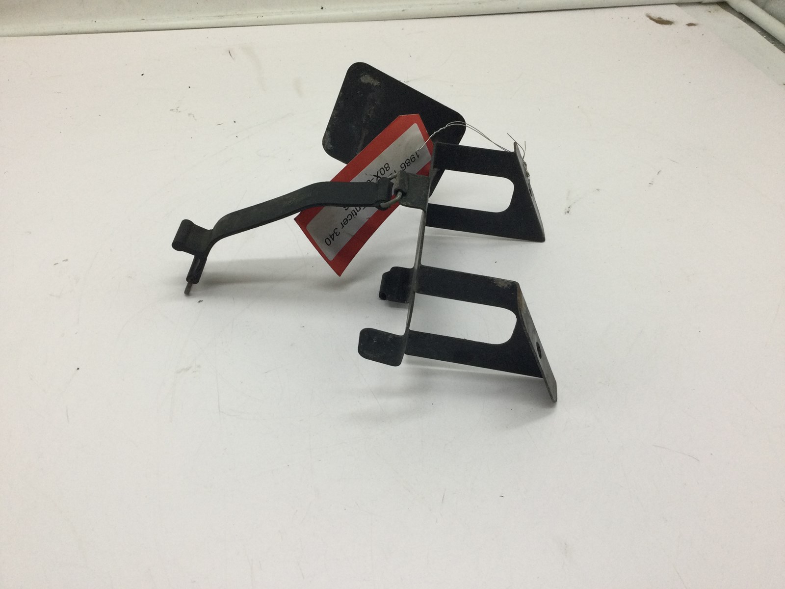 1987 Yamaha Tool Box Bracket - Image 4