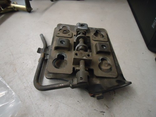 2005 Yamaha Seat Lever w/Guide & Lock Plates