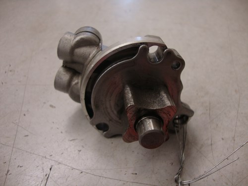 2006 Yamaha oil pump - YFZ 450 - Image 2