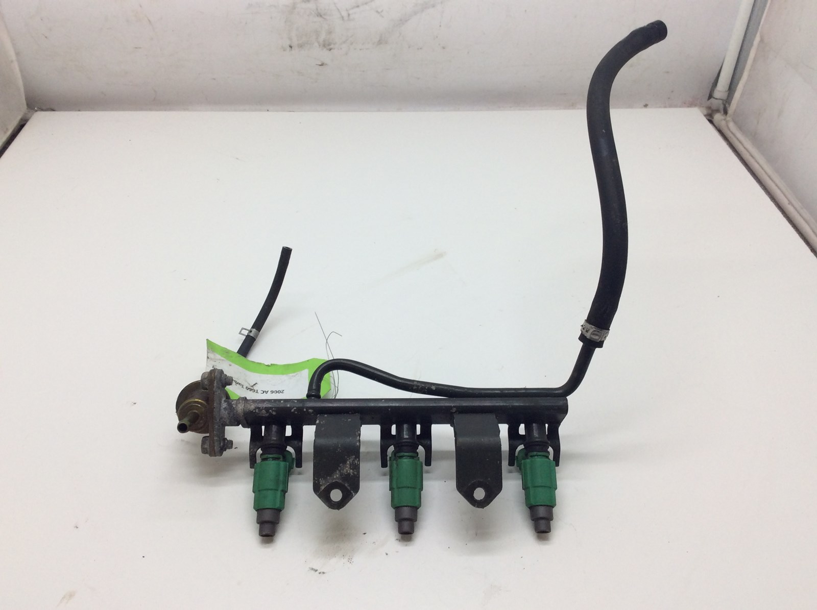 2005 Arctic Cat Delivery Pipe w/Injectors - Image 4