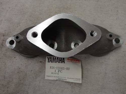 1974 Yamaha intake manifold / carb mounting flange - Image 2