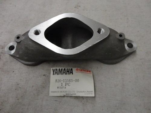 1974 Yamaha intake manifold / carb mounting flange - Image 4