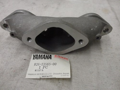 1974 Yamaha intake manifold / carb mounting flange
