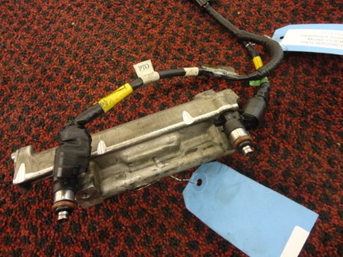 2012 Polaris fuel rail w/yellow injectors - Image 5