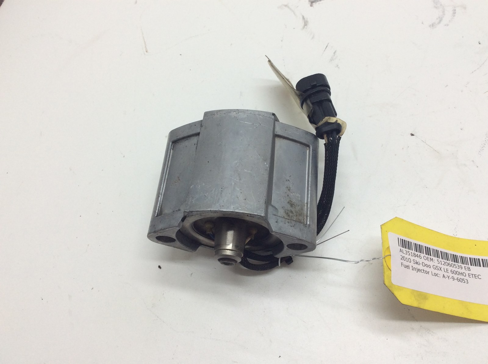 2010 Ski-Doo fuel injector assembly - superseded by 512060890 - Image 4