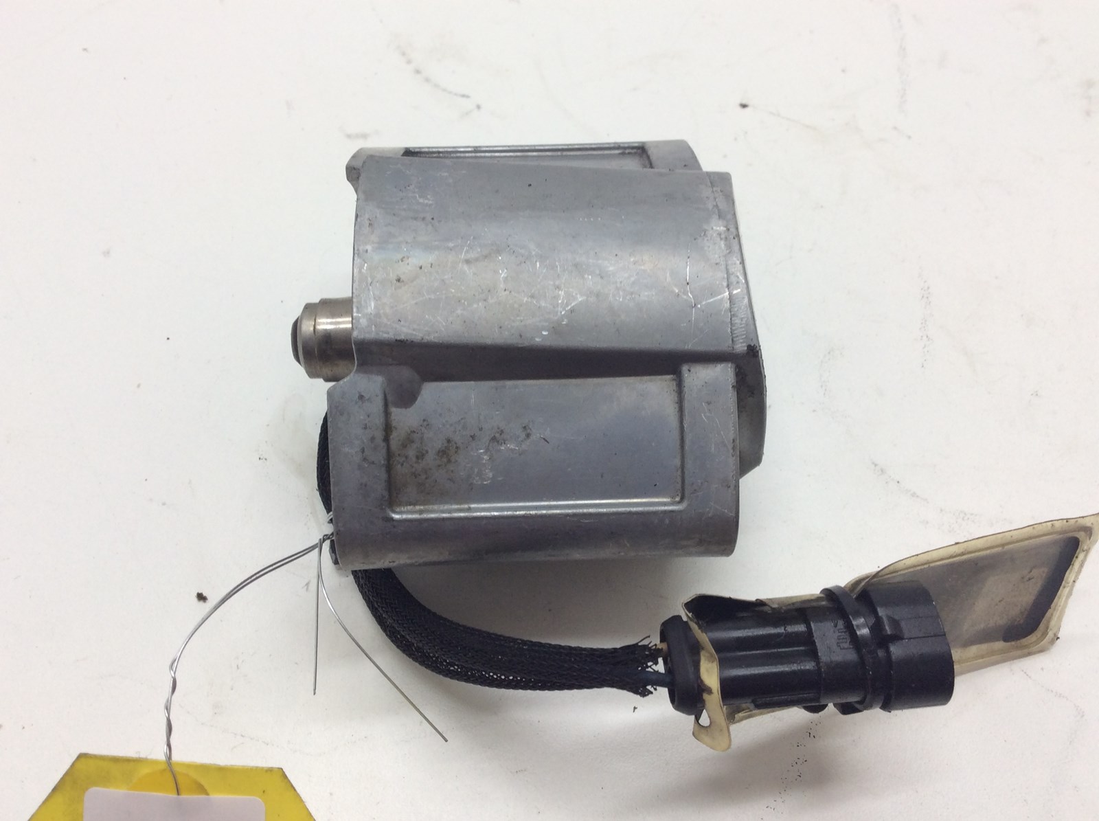 2010 Ski-Doo fuel injector assembly - superseded by 512060890 - Image 5