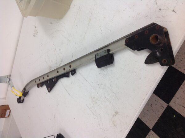 2004 Ski-Doo Rail - Left support - Image 2