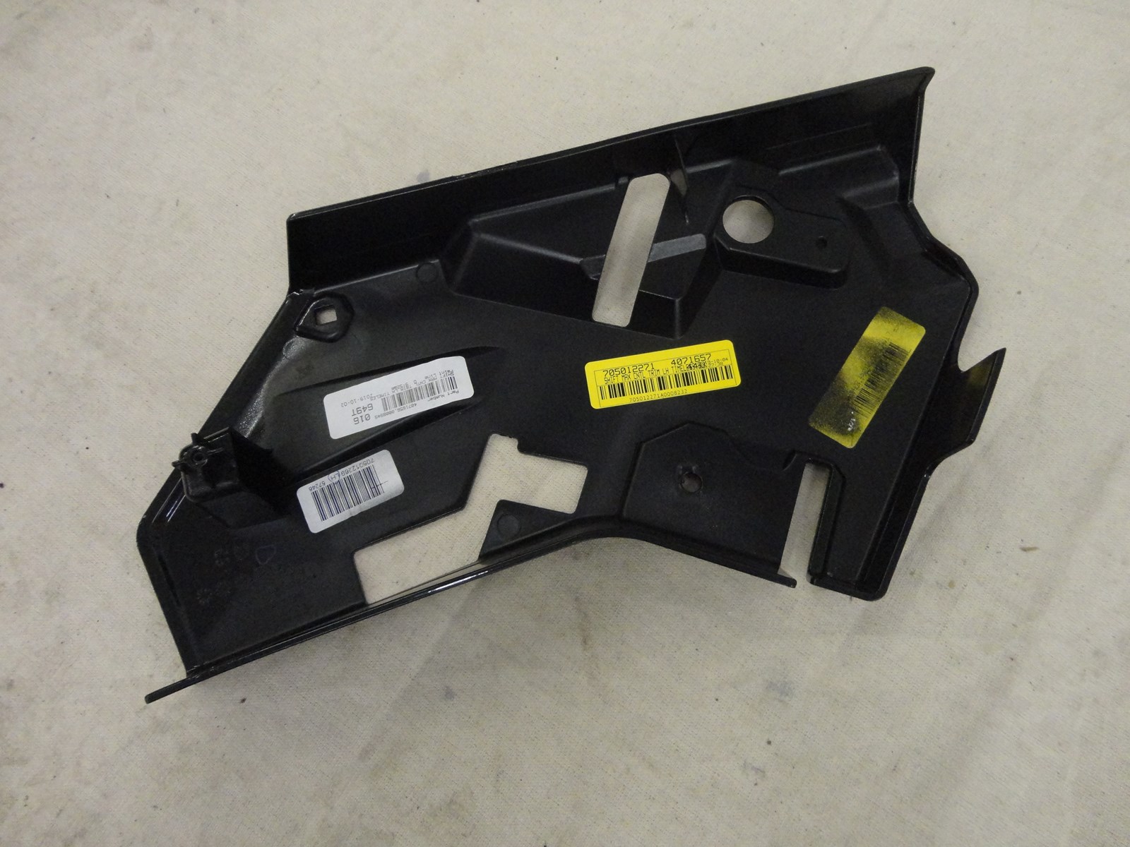 2018 Can-Am Black LH Central Door Trim - MAVERICK X3 MAX XRS DPS TURBO R - Image 3