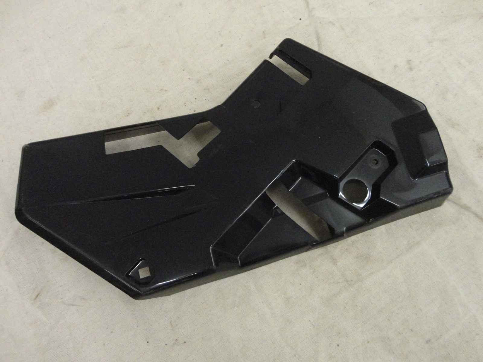 2018 Can-Am MAVERICK X3 MAX TURBO - LH Central door panel - Image 2