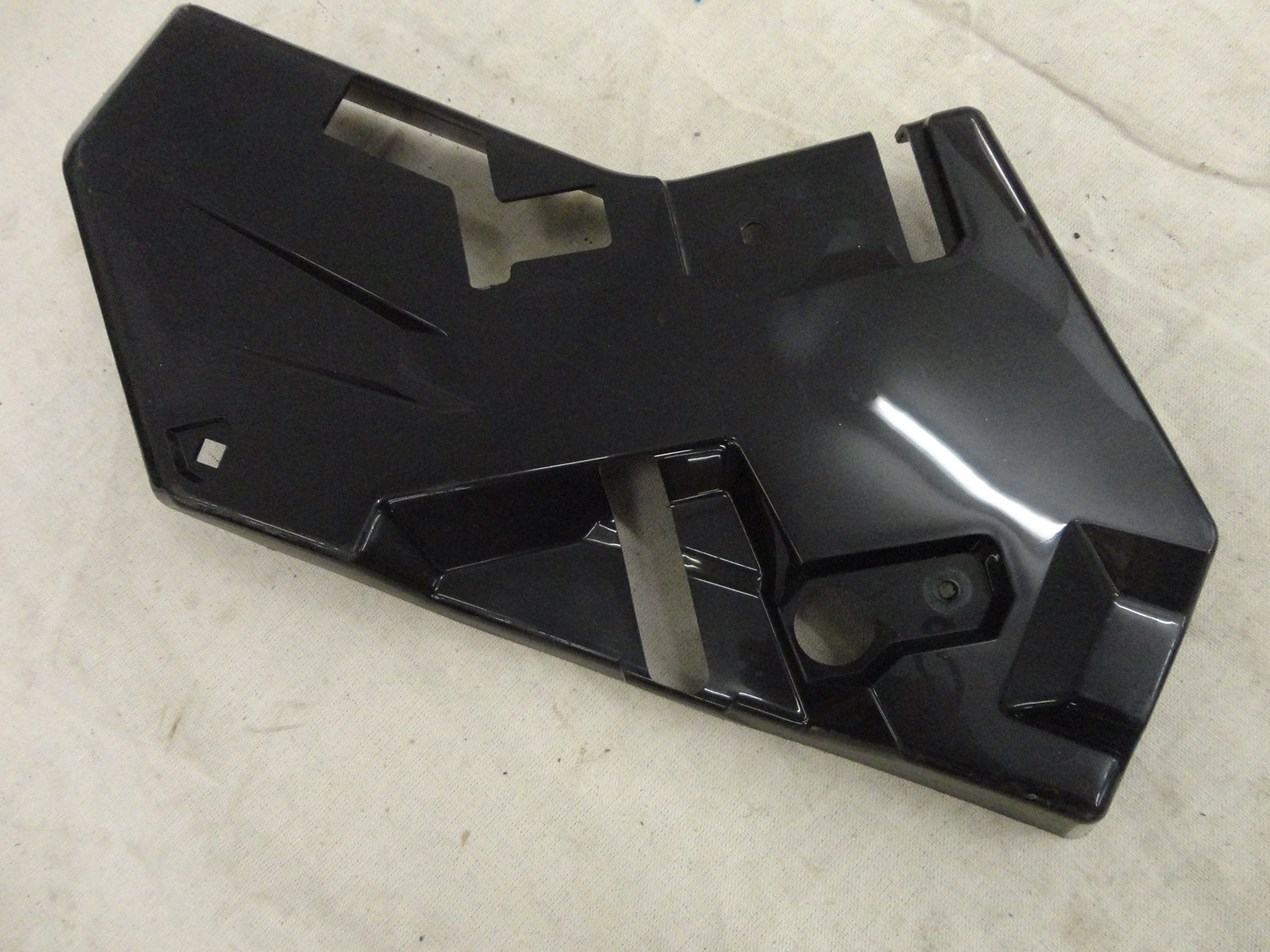 2018 Can-Am MAVERICK X3 MAX TURBO - LH Central door panel - Image 5