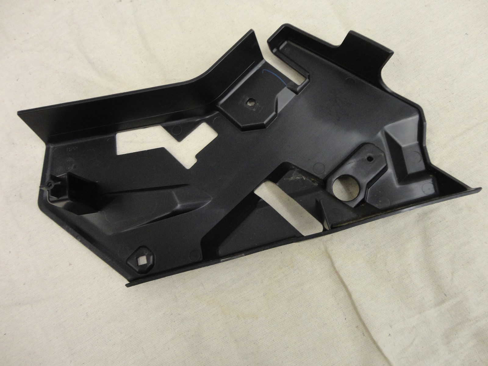 2018 Can-Am MAVERICK X3 MAX TURBO - RH Central door panel - Image 3
