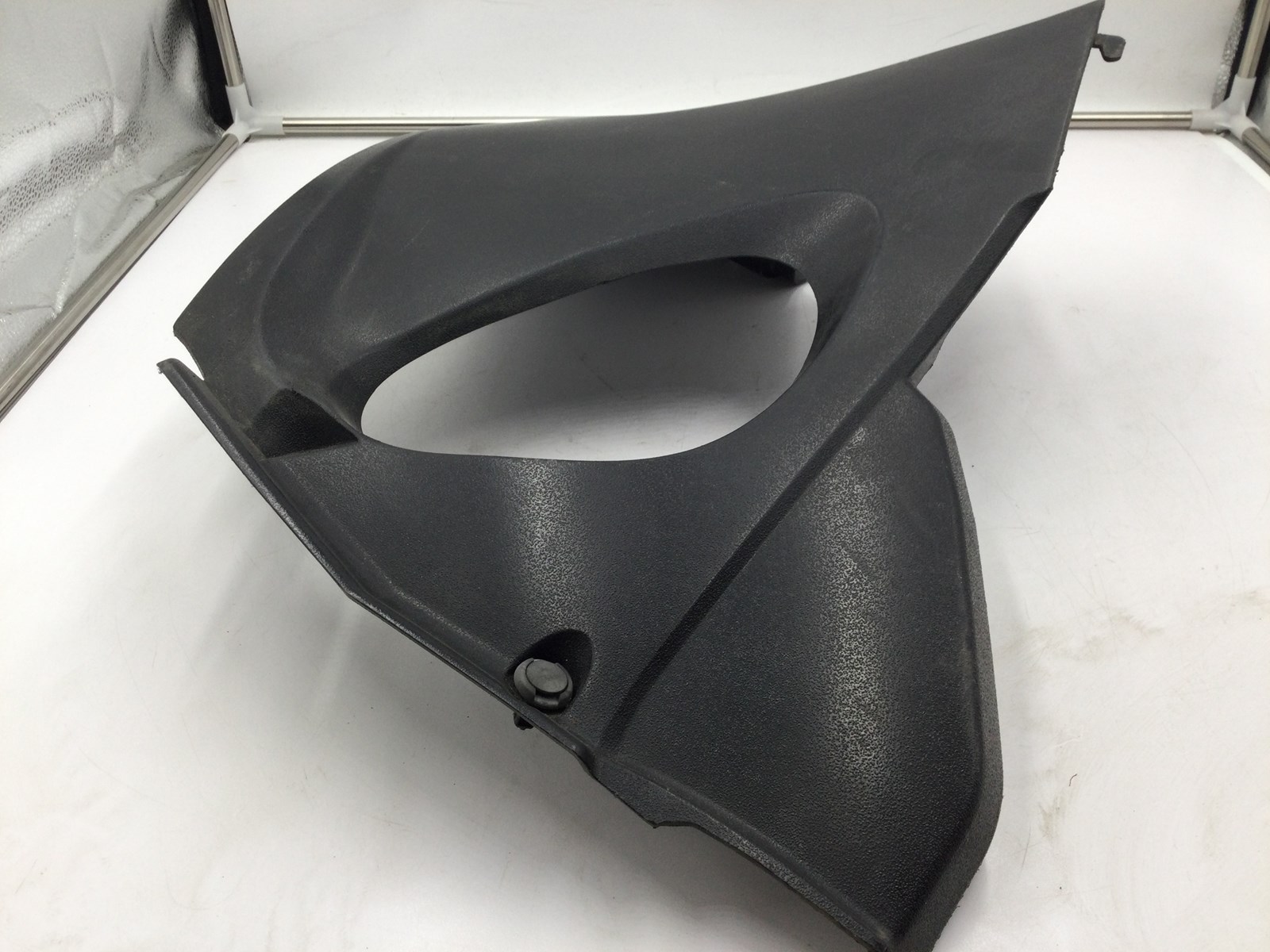 2006 Suzuki gas tank cover left side - Image 2