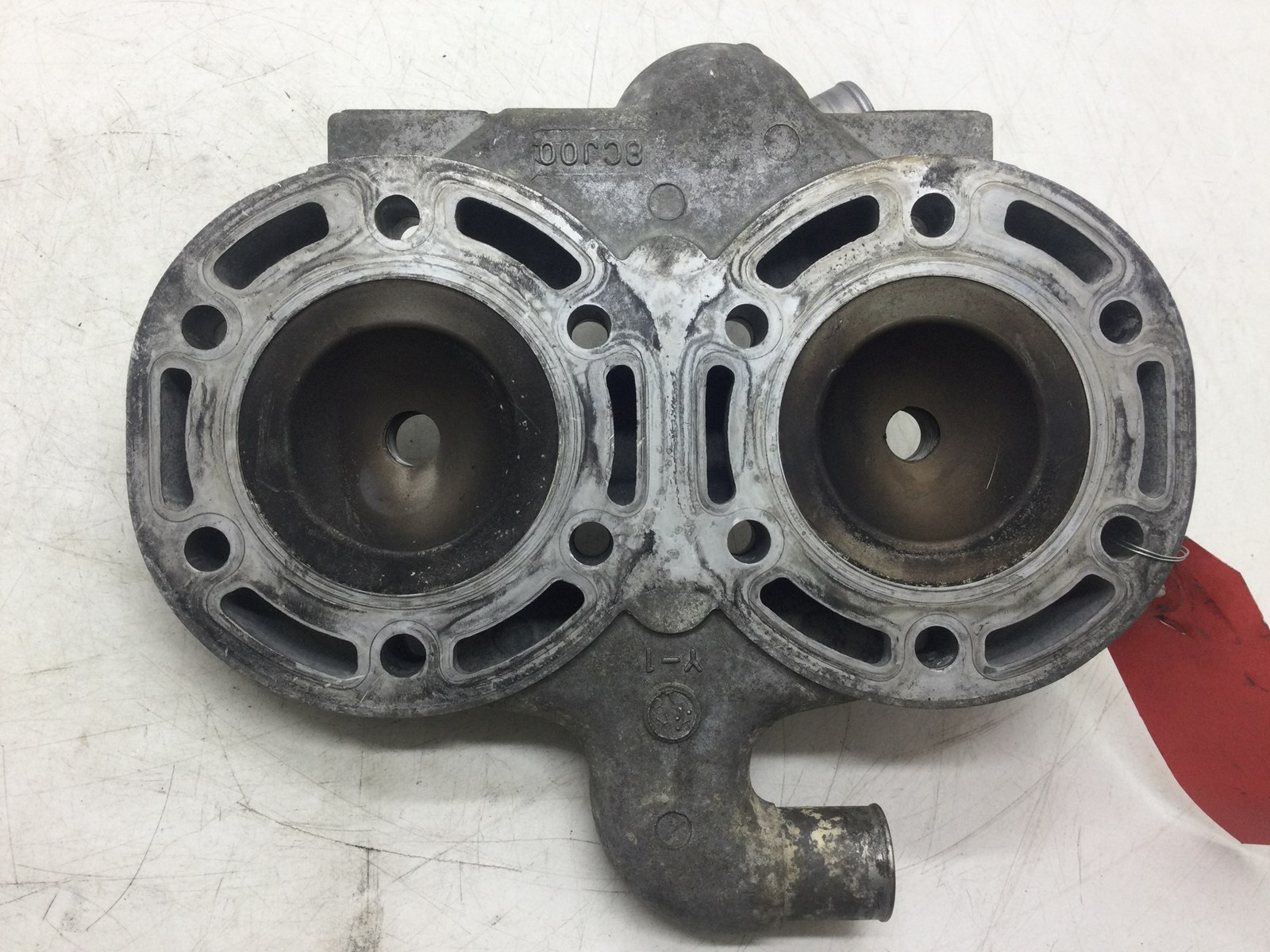 1997 Yamaha cylinder head - Image 2