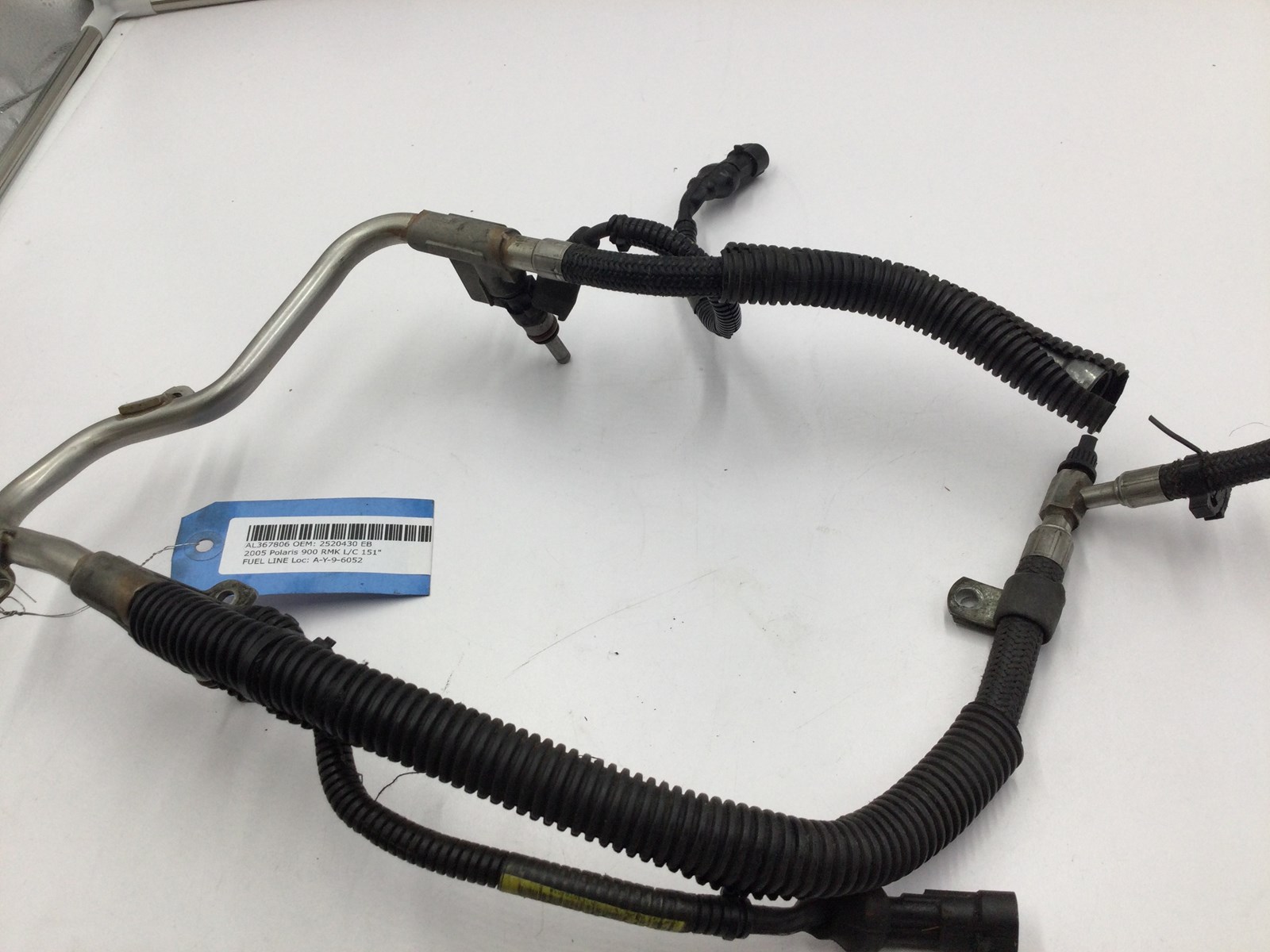 2005 Polaris fuel rail with injectors - Image 2