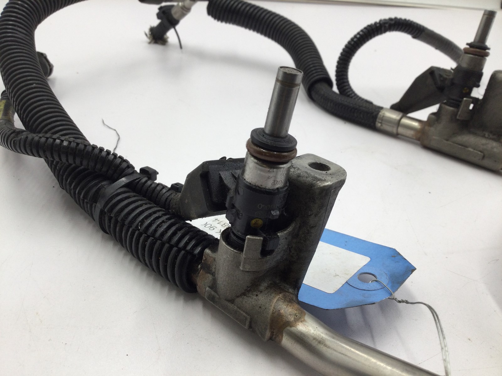 2005 Polaris fuel rail with injectors - Image 5