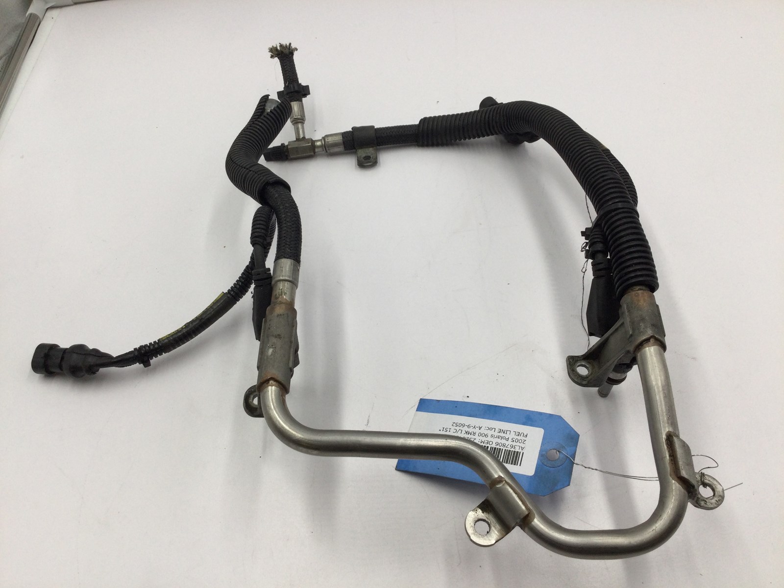 2005 Polaris fuel rail with injectors